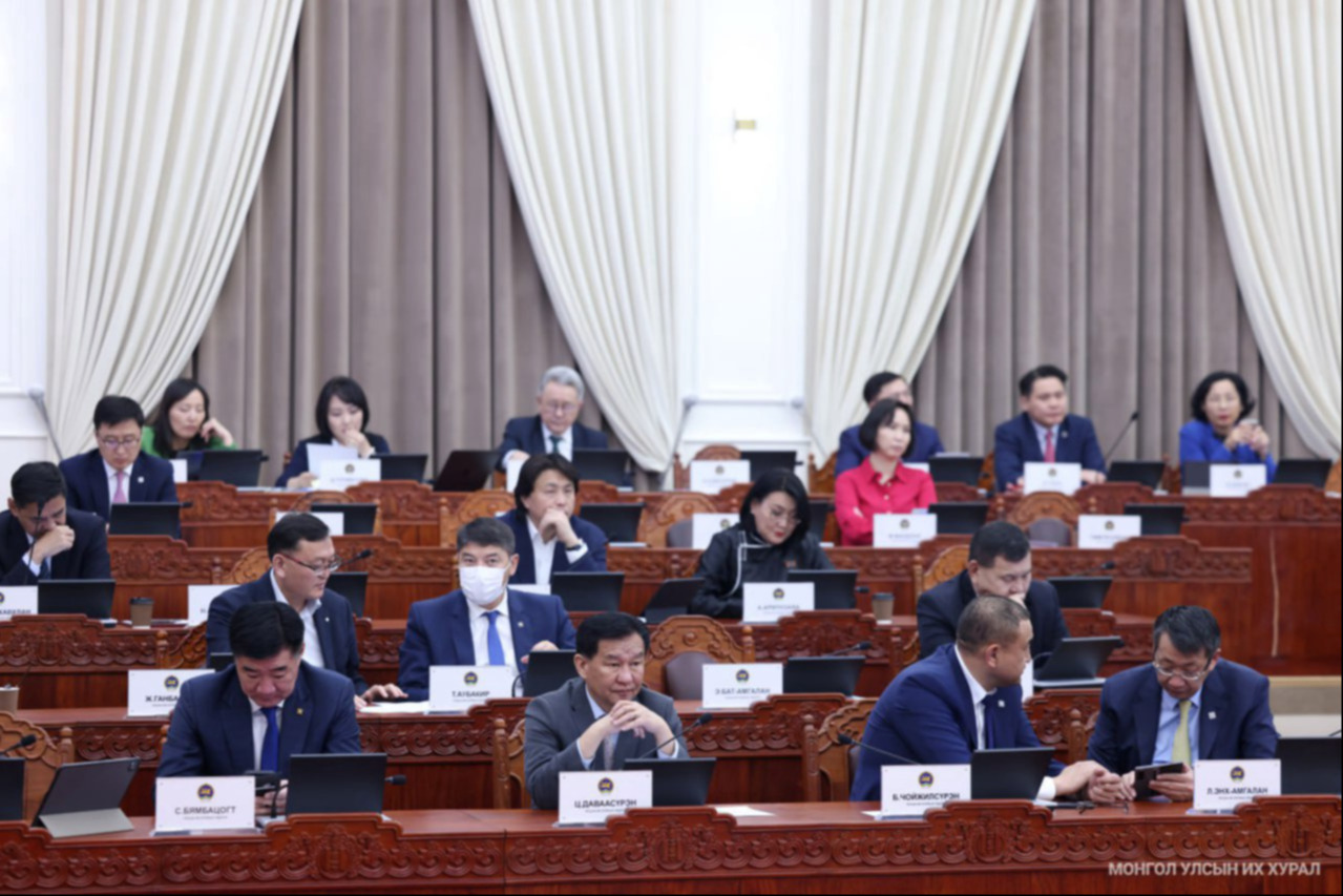 УИХ-ын гишүүд улсын дунджаар цалинждаг болохыг дэмжих үү?